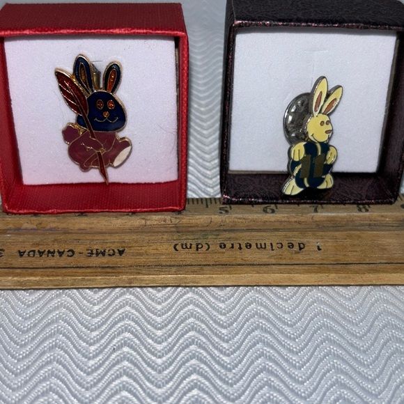 Vintage bunny rabbit enamel lapel pins hat pins - Picture 1 of 9